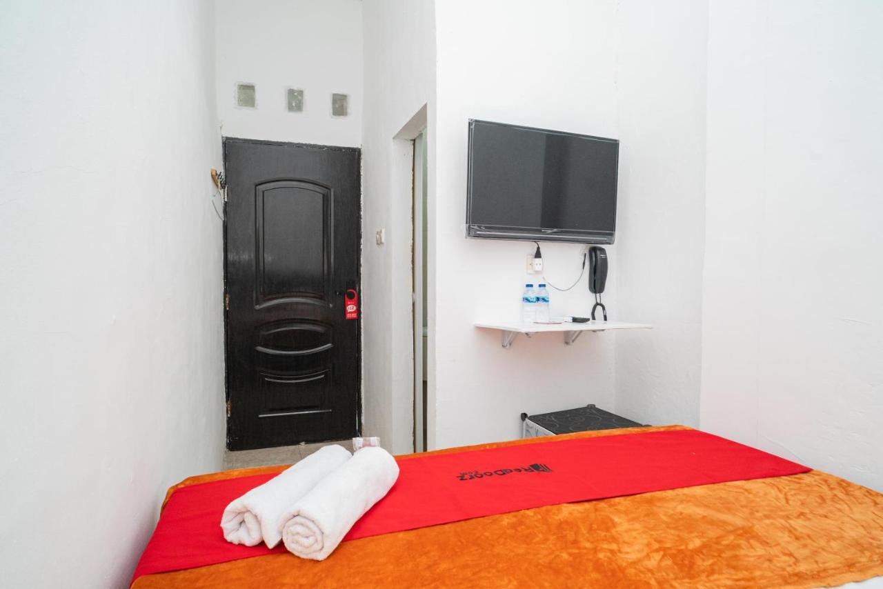 Reddoorz @ Aralia Harapan Indah Pulokendal Exterior foto