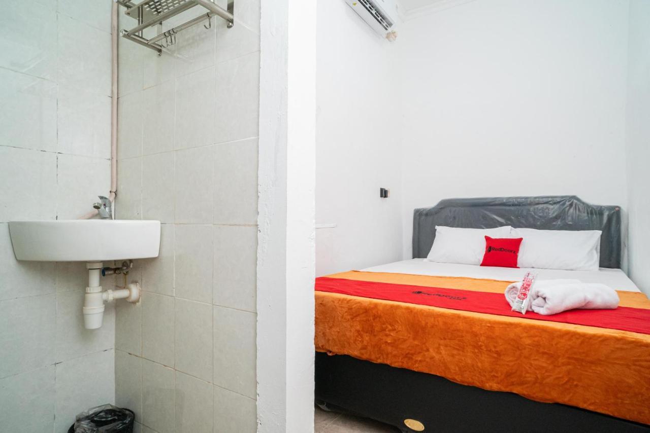 Reddoorz @ Aralia Harapan Indah Pulokendal Exterior foto