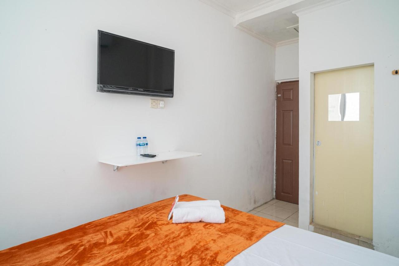 Reddoorz @ Aralia Harapan Indah Pulokendal Exterior foto