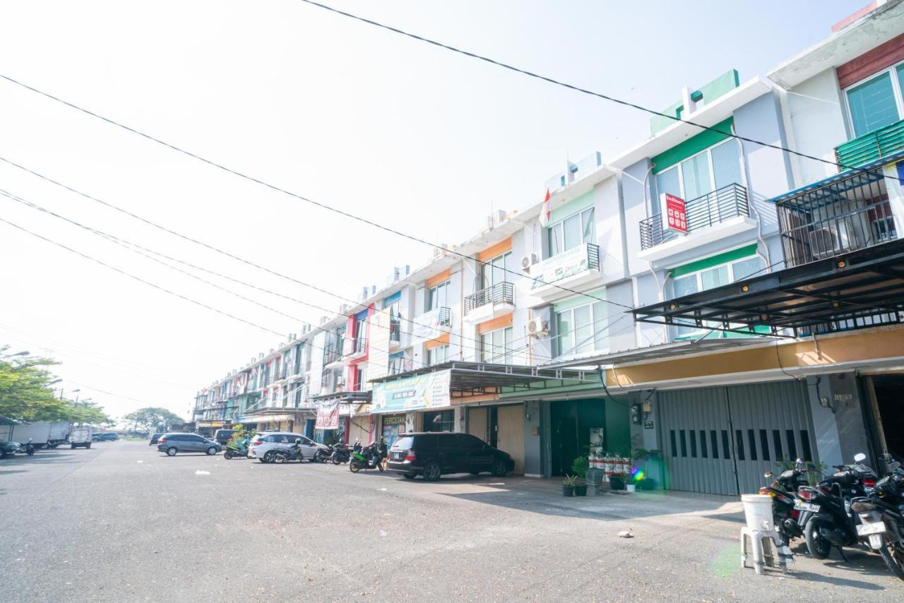 Reddoorz @ Aralia Harapan Indah Pulokendal Exterior foto